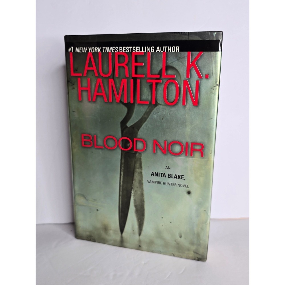 "BLOOD NOIR"โ AN ANITA BLAKE VAMPIRE HUNTER NOVEL
